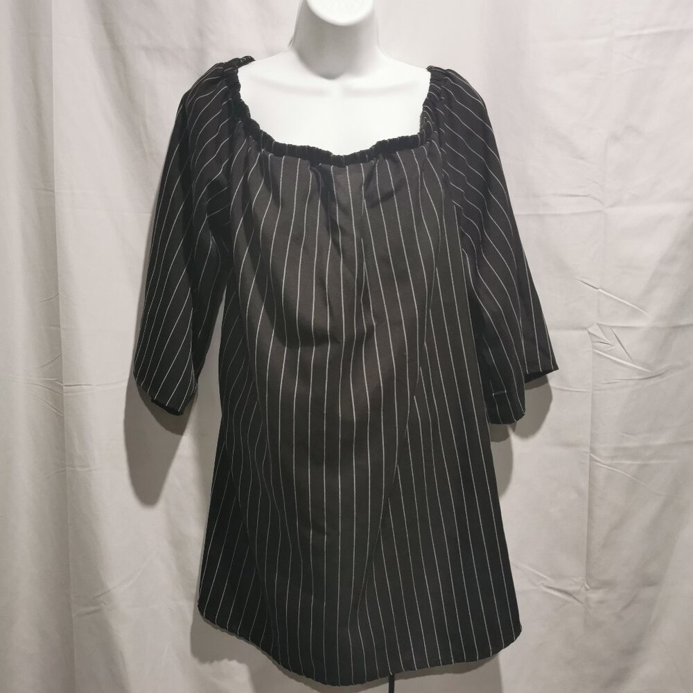 Pinstriped 3/4 Sleeve Blouse with Lace Up Details on the Back Size XXL EUC # 196